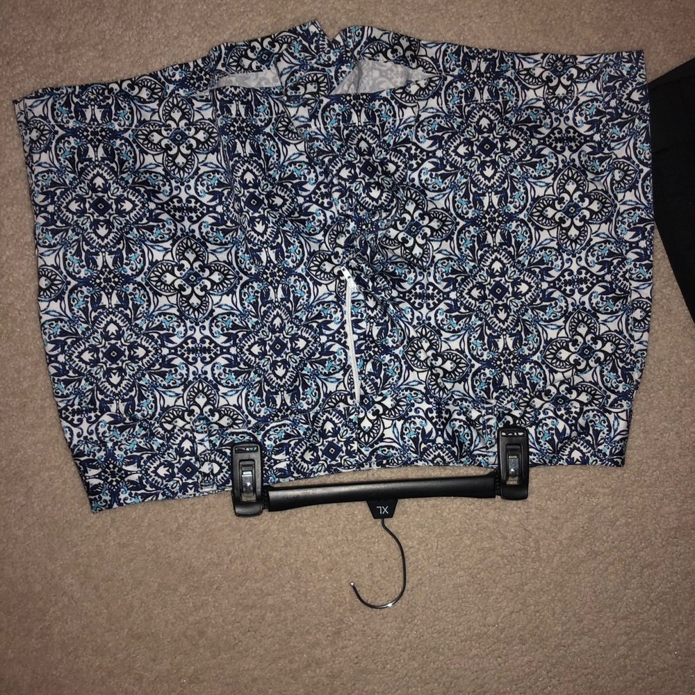 Patterned White House black market shorts